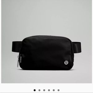 Lululemon everywhere belt bag black